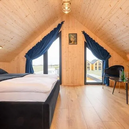 Homes With Access To A Pool, Sauna And Jacuzzi *