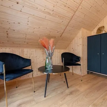Homes With Access To A Pool, Sauna And Jacuzzi بيت للعطل Kopań