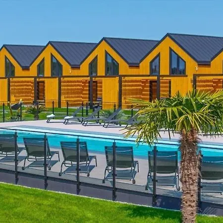 Homes With Access To A Pool, Sauna And Jacuzzi