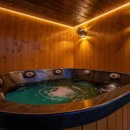 Homes With Access To A Pool, Sauna And Jacuzzi بيت للعطل *