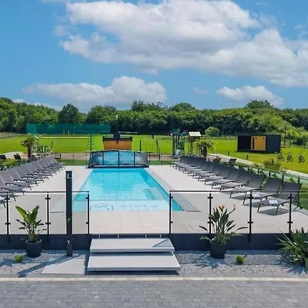 Homes With Access To A Pool, Sauna And Jacuzzi Kopań